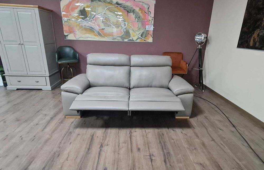 Италиански бежов кожен диван тройка с електрически релакс механизъм