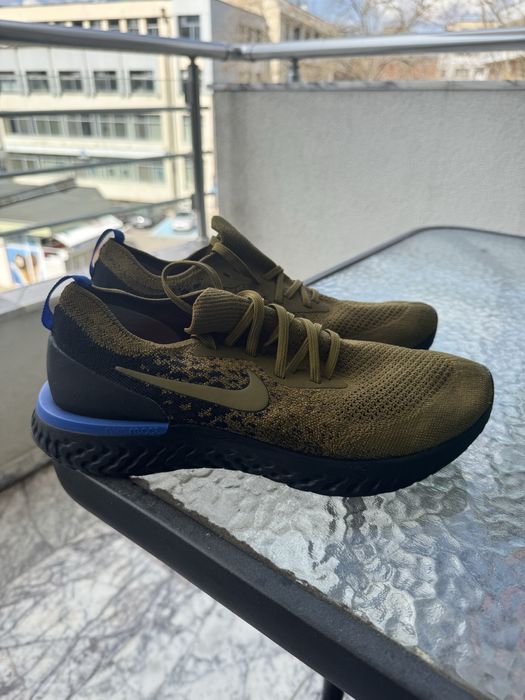 Маратонки NIKE……