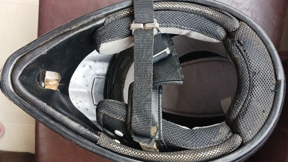 Кожено яке и каски за моторите.