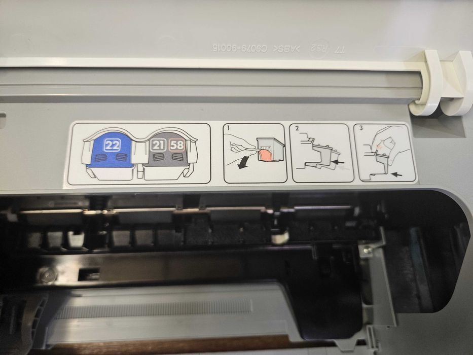 Цветен мастиленоструен принтер HP Deskjet D2360.