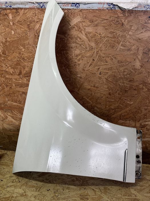 Aripa stanga/dreapta fata Mercedes w204