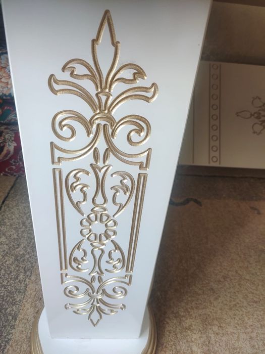 Продам стол в гостиную