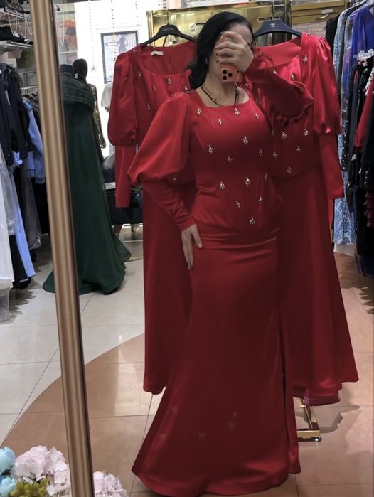 Двойка красная, с юбкой