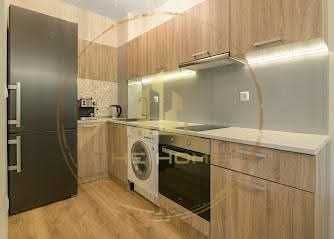 Дава се под наем Тристаен апартамент в Варна, Гръцка махала - 85 кв.м за 1400 € - Снимка #3