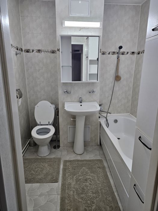 Vând apartament decomandat doua camere + dressing, la cheie