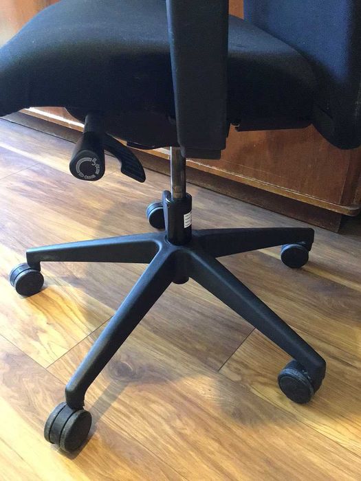 Офис стол премиум - черен