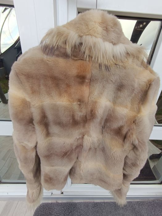 Blanita Versace impecabila