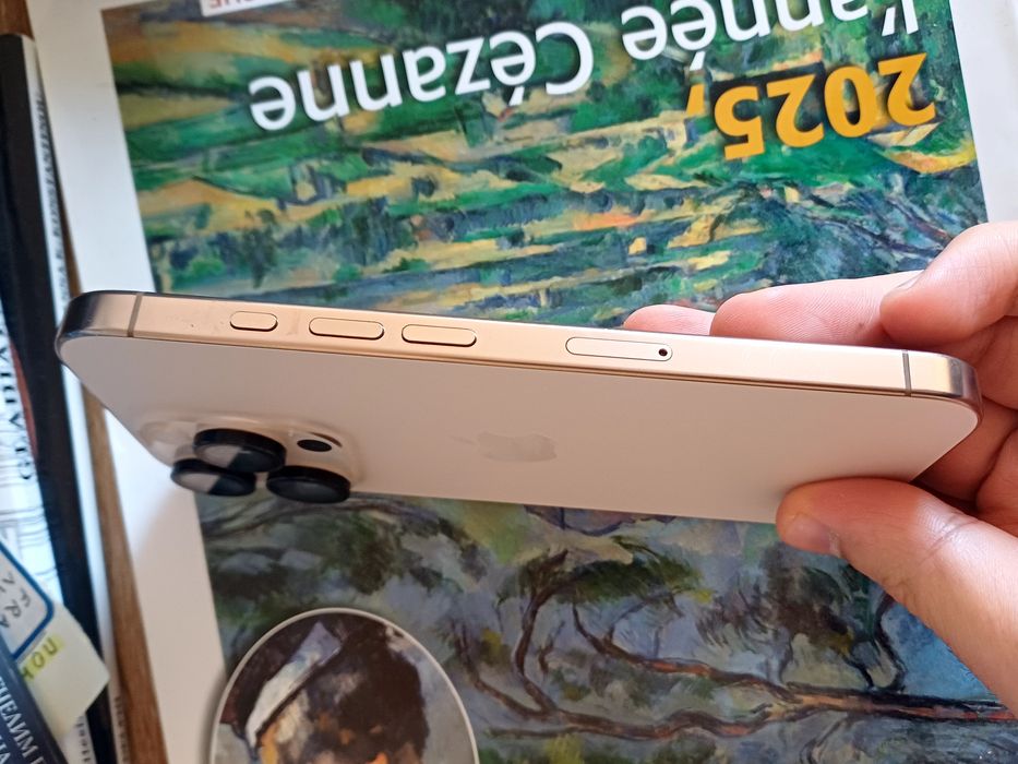 iPhone 16 pro Desert Titanium 128 GB