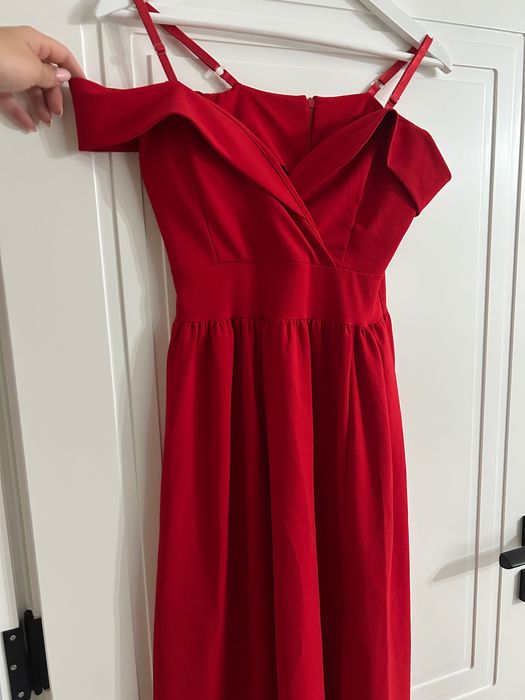 Продавам дълга официална рокля