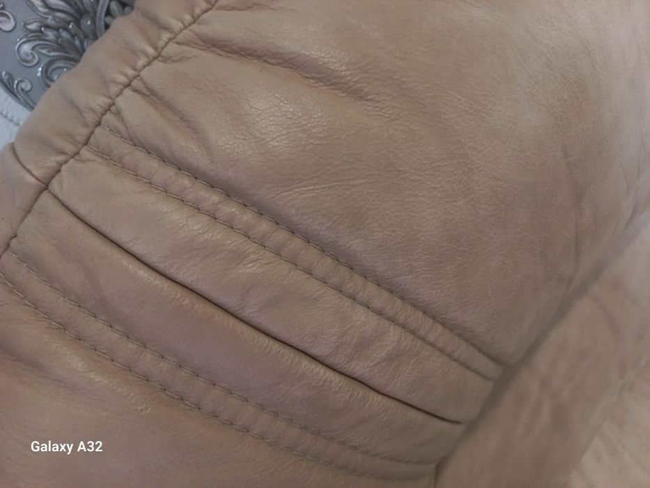 кожаный диван в идеальном состоянии