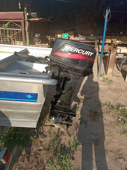 Продам моторную лодку