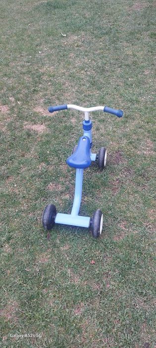 Vând  două triciclete copii