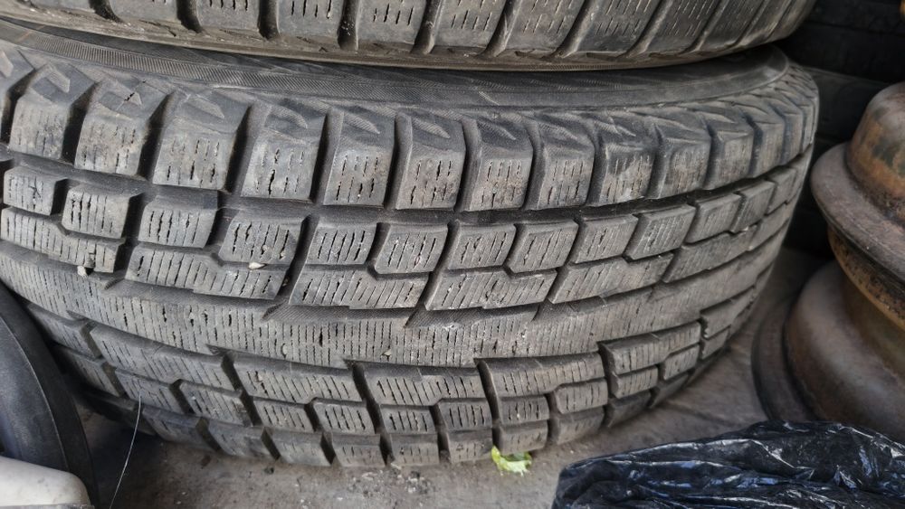 Продам всесезонные шины 225/65/17
