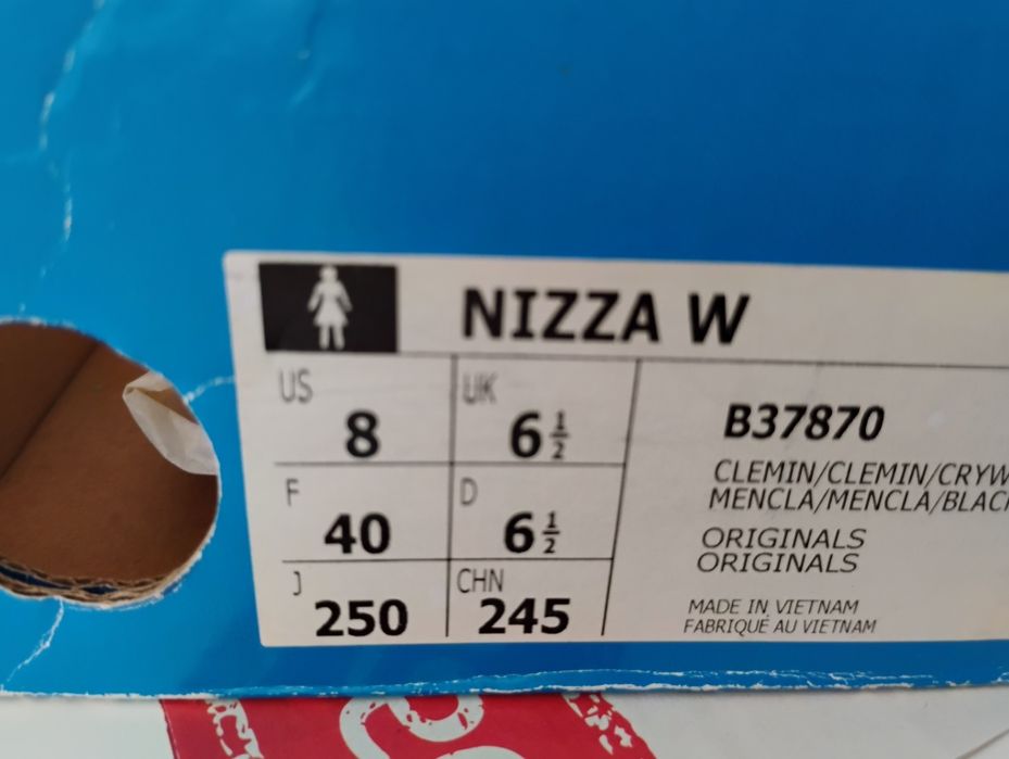 Маратонки и чехли