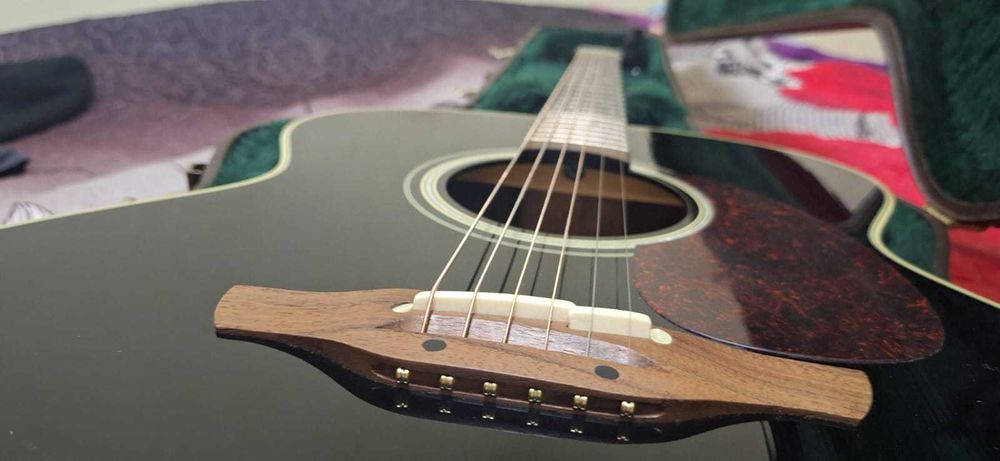 Продам акустическую гитару Takamine EF241S