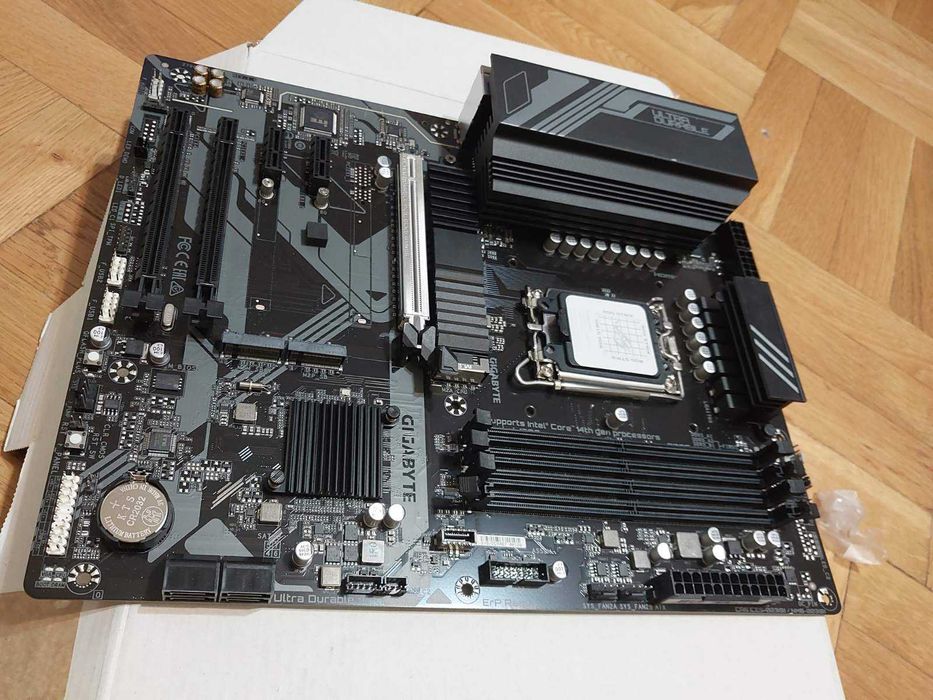 Gigabyte Z790 D AX , Wi-Fi  DDR5