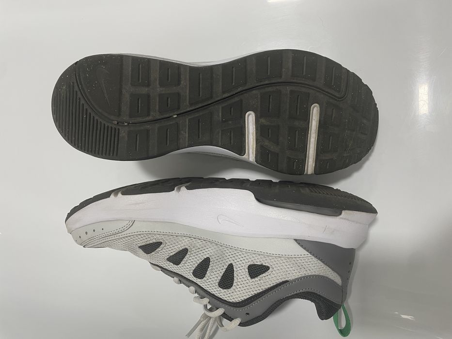 Продам оригинальные кроссовки Nike Air