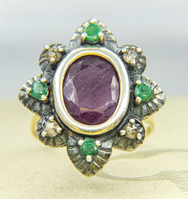 Старинен пръстен от злато, сребро, диаманти и естествени камъни