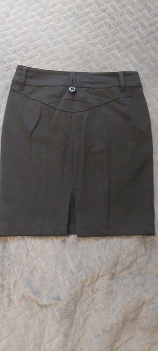 Къса пола, черна