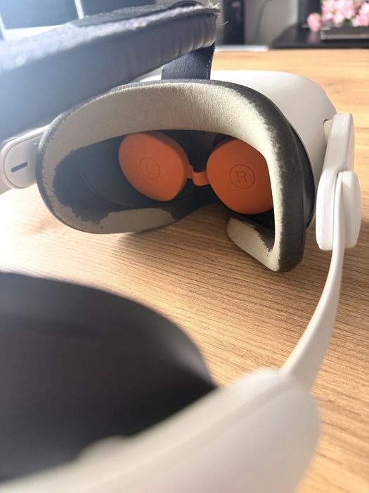 Meta Oculus Quest 2 256GB + 2 контролера и KIWI Design ремък