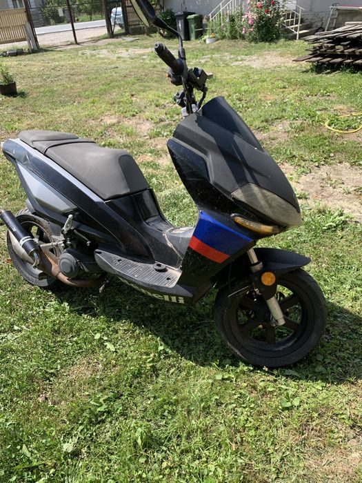 Vand scuter marca BENELLI