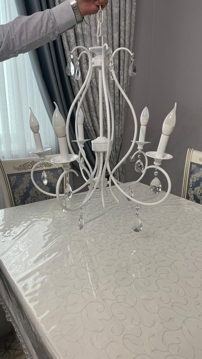 Б/у две люстры (разные)