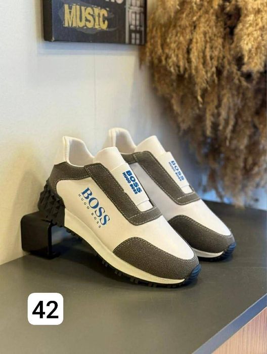 Adidași bărbați diferite modele