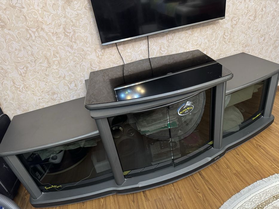 Продам тумбу под телевизор