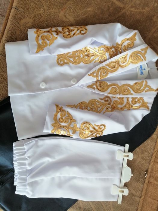 Костюм продам