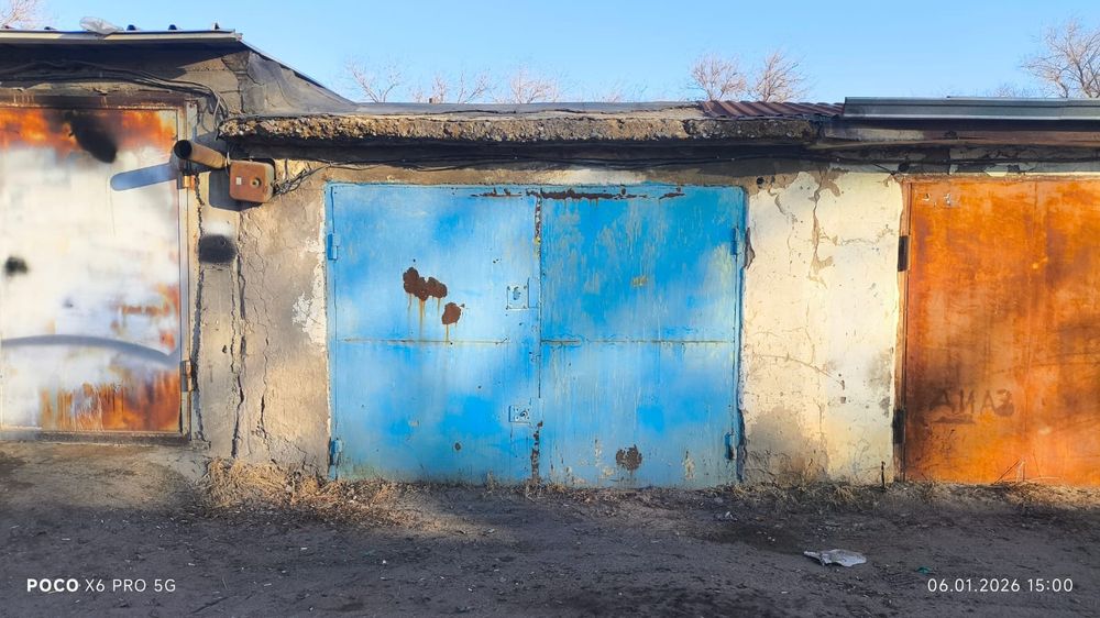 Гараж продам район Робот