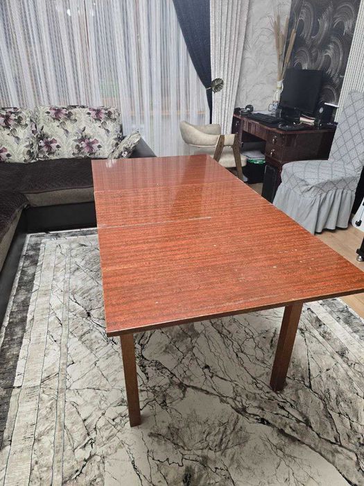 Продаётся стол обеденный полированный СССР 2 шт.