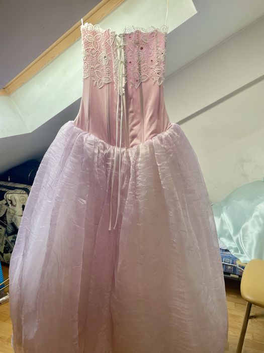 Rochie mireasa deosebita roz- lila organza si broderie