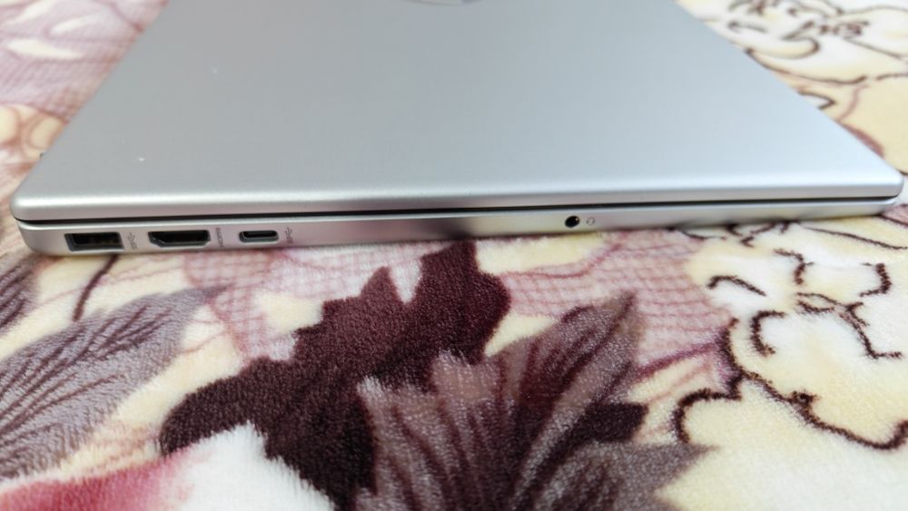 Noutbuk hp sotiladi malumotlari rasmda kursatilgan