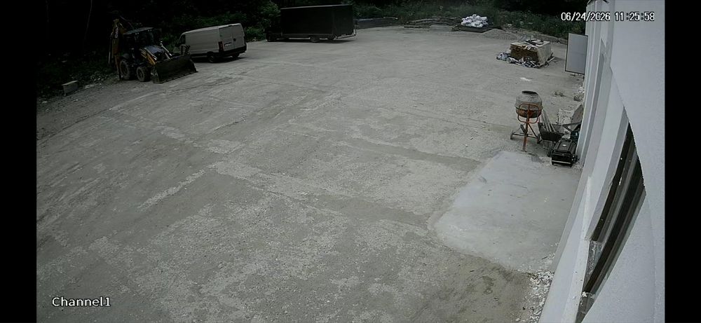 Inchiriez curte betonata 2000 mp