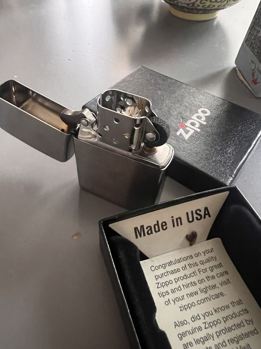 Bricheta Zippo noua