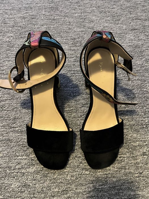 Vand sandale din catifea model floral