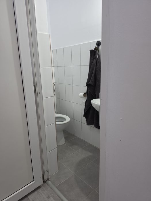 Inchiriez in regim hotelier apartament in zona centrala-Loc de parcare For rent downtown with parking available