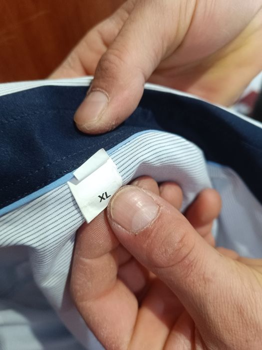 Официален костюм