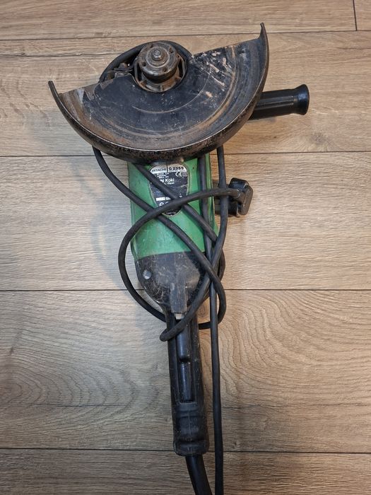 Vând polizor Hitachi G23ss defect!