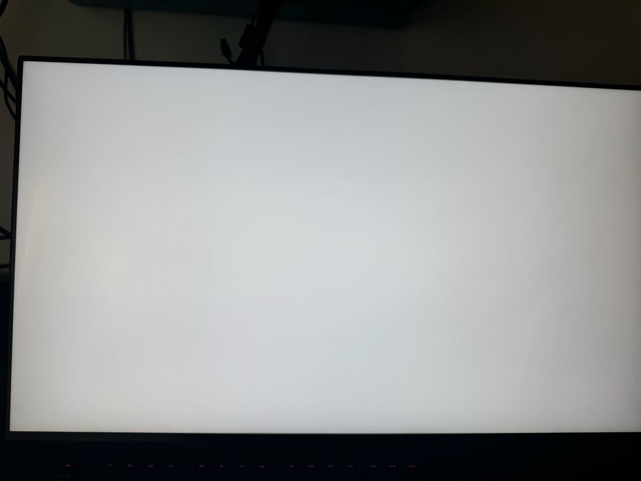 Alienware AW2723DF 1440p 280 hz + подарък видео карта Rx 570