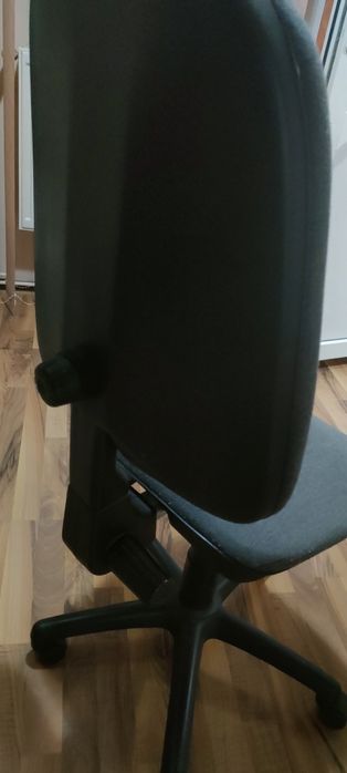 Scaun birou perfect funcțional și estetic