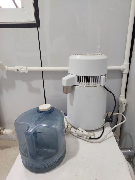 Stomatologik Kreslo, Suxojarka, Avtoklav va Suv distilyatori sotiladi.