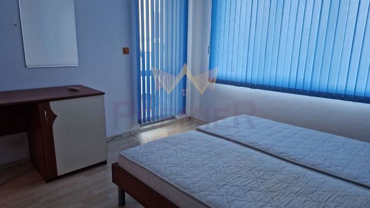 Дава се под наем Тристаен апартамент в Варна, Левски - 75 кв.м за 459 € - Снимка #2