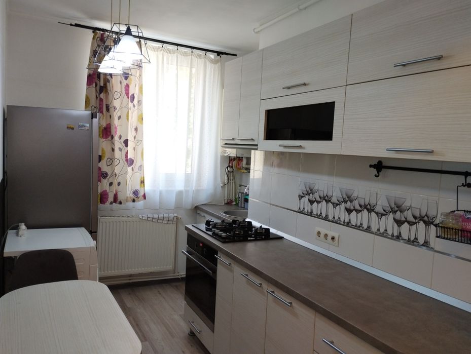 Închiriez apartament doua camere