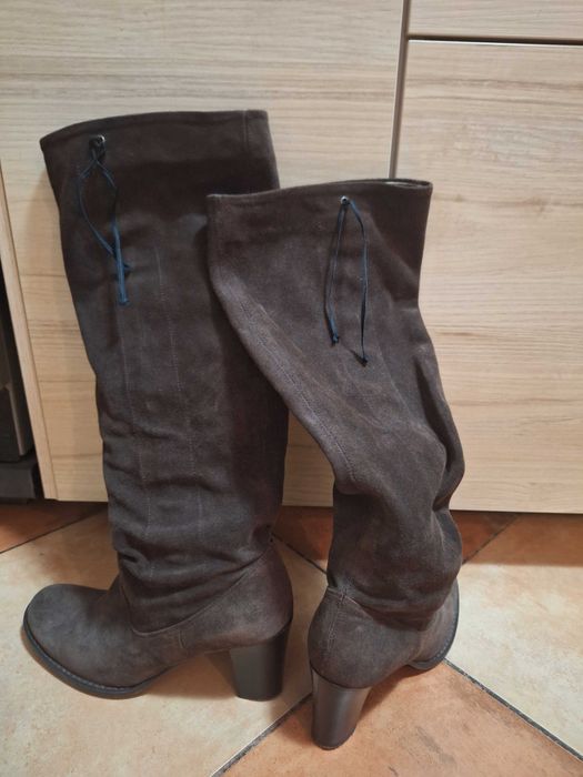 cizme piele intoarsa maro vicina