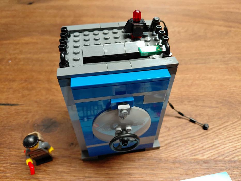 Конструктор Лего - модел LEGO 40110 - Лего касичка - Банков сейф