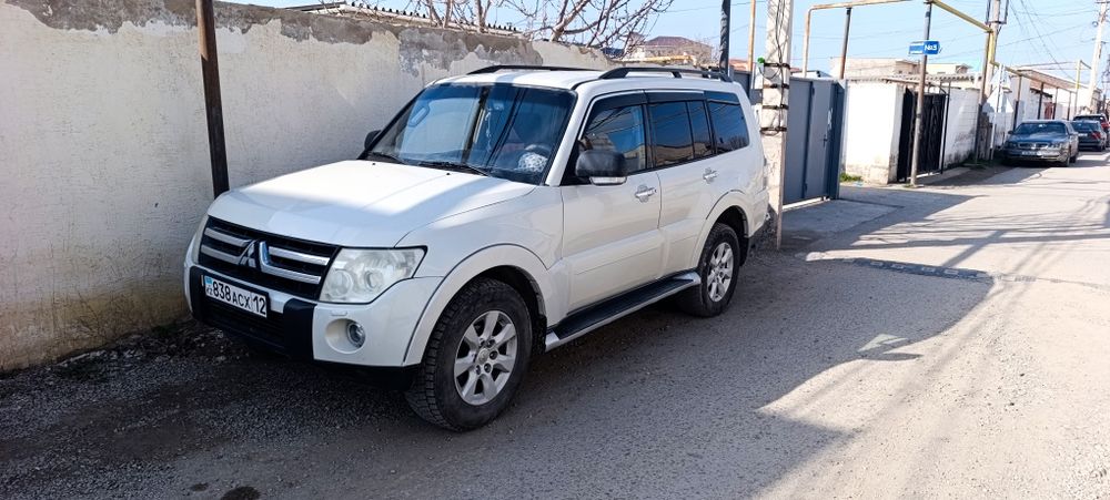 Mitsubishi Pajero 4