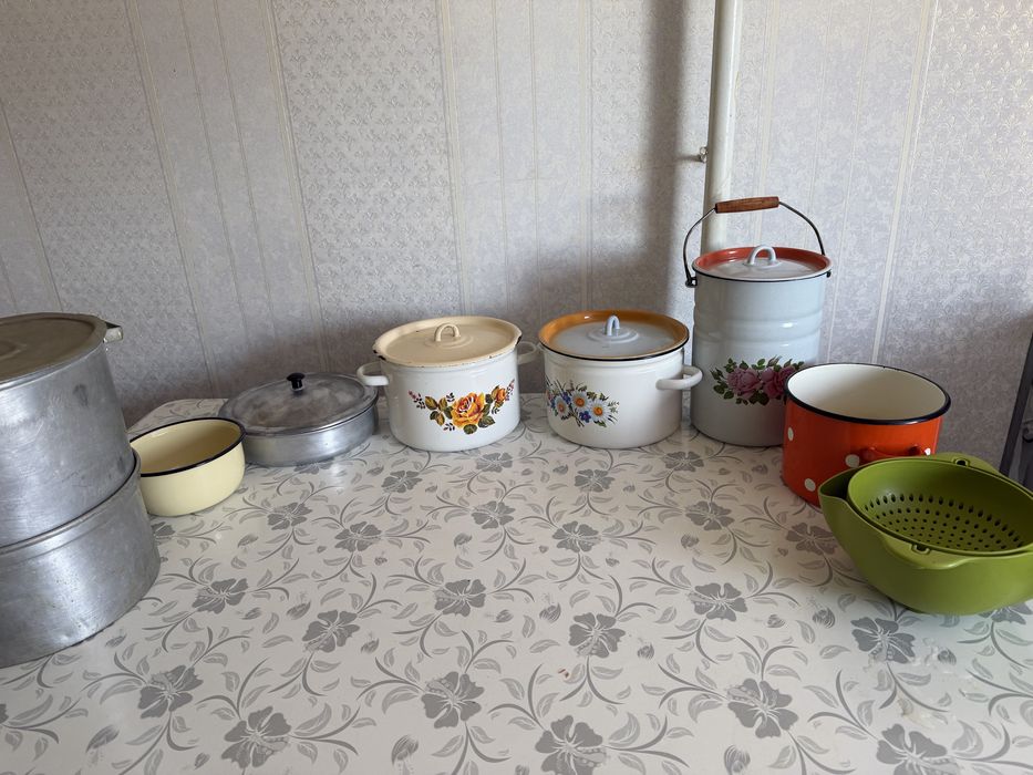 Oshxona idishlari sotiladi