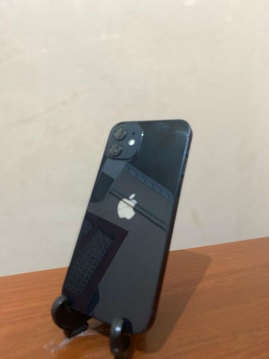 iPhone 12 64 GB .