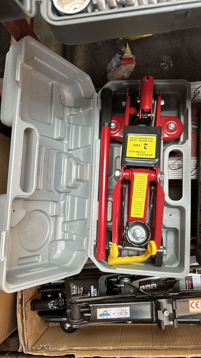 Домкраты разные от 2 тонн до 50тонн  для шиномонтажа